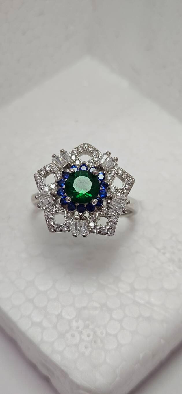 Emerald Stoned Geometric Flower Ring