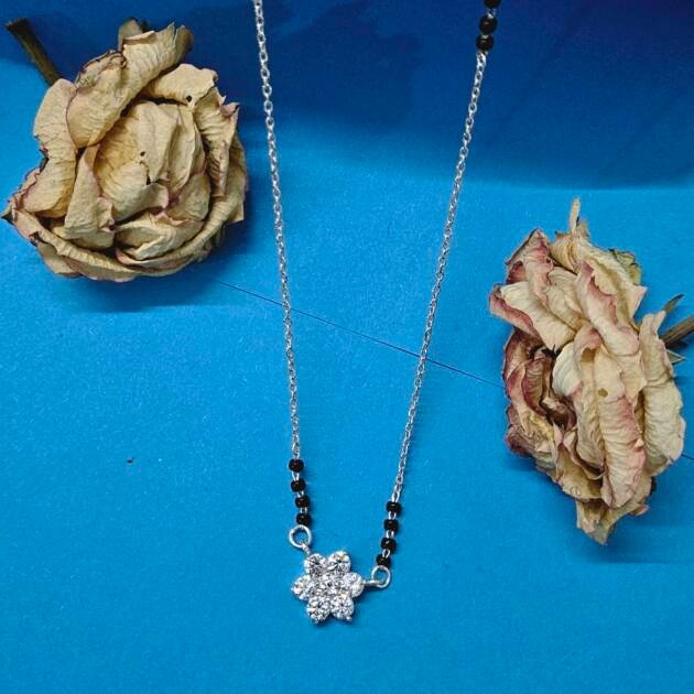 White Stone Blossom Mangalsutra